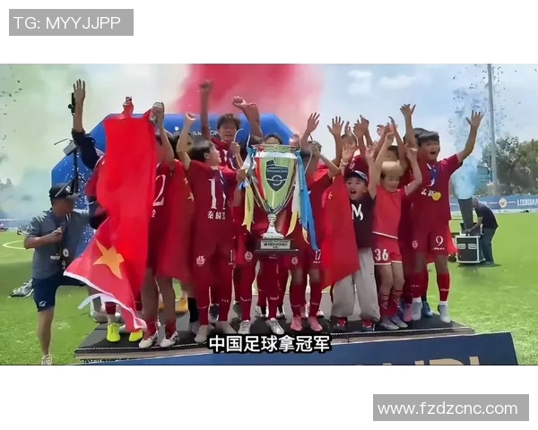 从平凡少年到绿茵场上的传奇足球明星的逆袭之路